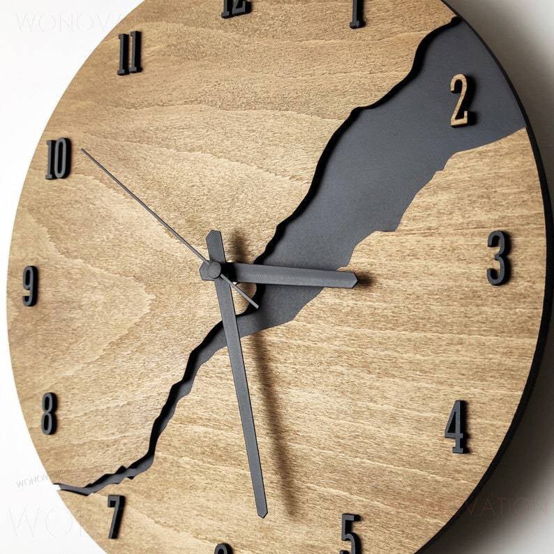 Horloge Murale Rustique en Bois Massif Finition Craquelée