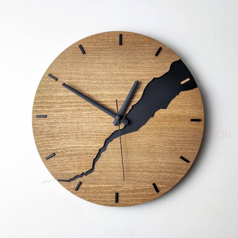 Horloge Murale Rustique en Bois Massif Finition Craquelée