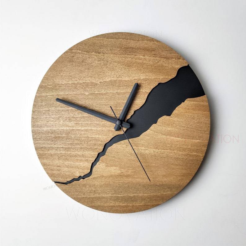 Horloge Murale Rustique en Bois Massif Finition Craquelée